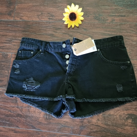 ROXY NEW BLACK JEANS SHORTS ✨️ - Picture 2 of 7